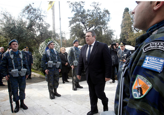 ΣΠΑΡΑΞΑΝ ΚΑΡΔΙΕΣ στην κηδεία του Έλληνα σμηναγού Παναγιώτη Λάσκαρη - Φωτογραφία 5