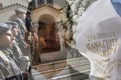 ΣΠΑΡΑΞΑΝ ΚΑΡΔΙΕΣ στην κηδεία του Έλληνα σμηναγού Παναγιώτη Λάσκαρη