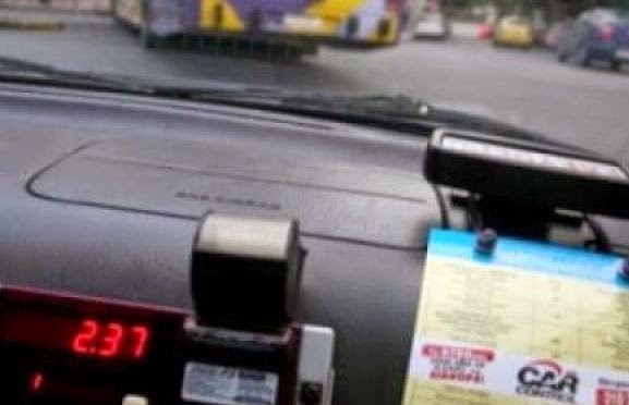 Κομοτηνή: Χειροπέδες σε ταξιτζή που μετέφερε επιβάτη στην Αλεξανδρούπολη χωρίς ταξίμετρο - Φωτογραφία 1