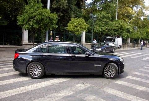 ΑΥΤΑ ΕΙΝΑΙ: Ο Κατρούγκαλος βγάζει στο σφυρί την θωρακισμένη μνημονιακή BMW του Βενιζέλου! - Φωτογραφία 1