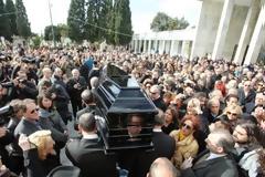 To τελευταίο αντίο στον Ντέμη Ρούσσο - Φωτορεπορτάζ