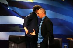 Η ΞΕΝΕΡΑ του Ντάισελμπλουμ μετά τις δηλώσεις Βαρουφάκη - Με το ζόρι του έδωσε το χέρι [photos]
