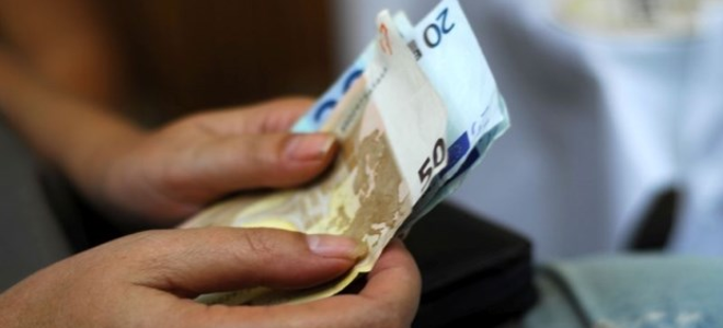 Μια 33χρονη άρπαξε 740 ευρώ από τη τσέπη ενός 50χρονου στο Αγρίνιο - Φωτογραφία 1