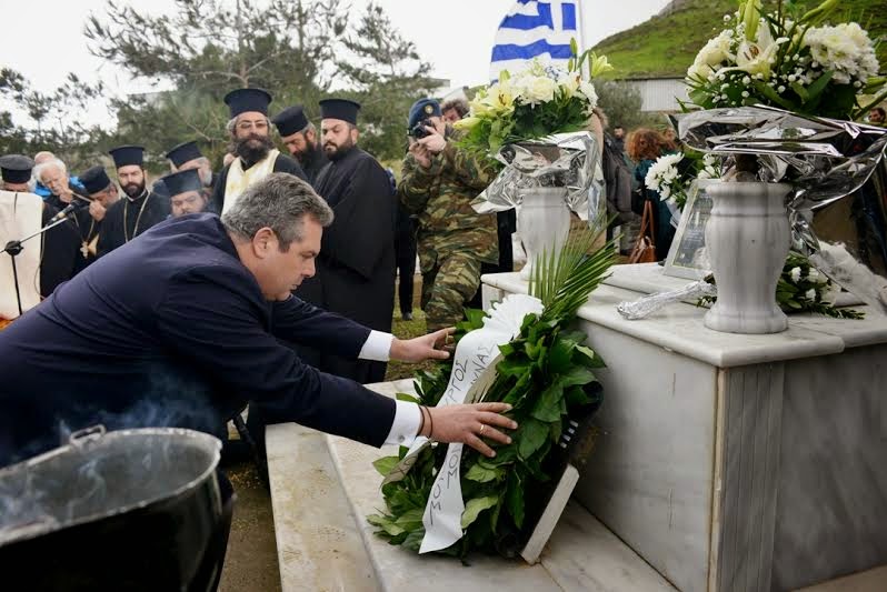 Κατάθεση στεφάνου από ΥΕΘΑ Πάνο Καμμένο στον τάφο του καταδρομέα Εμμανουήλ Μπικάκη και επίσκεψη στην 133 ΣΜ - Φωτογραφία 1