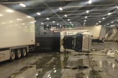 Ντελεπάρισε νταλίκα σε γκαράζ πλοίου της γραμμής Πάτρα-Ιταλία - Δείτε φωτο