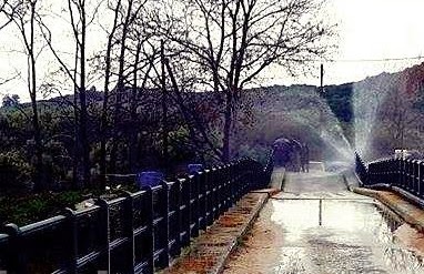 Ζημές στο Κομπότι απο τις βροχοπτώσεις Λύγισεη γέφυρα ,χωρίς νερό ,το χωριό ,κατολισθήσεις στα ορεινά - Φωτογραφία 1