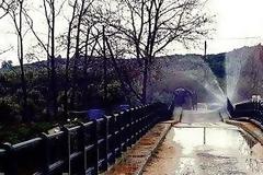 Ζημές στο Κομπότι απο τις βροχοπτώσεις Λύγισεη γέφυρα ,χωρίς νερό ,το χωριό ,κατολισθήσεις στα ορεινά