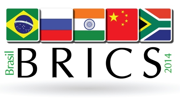 Ρόμπερτς: Εάν η Ελλάδα στραφεί στις BRICS, θα παρασύρει μαζί της τον ευρωπαϊκό νότο κατά της «ληστρικής» Δύσης - Φωτογραφία 1