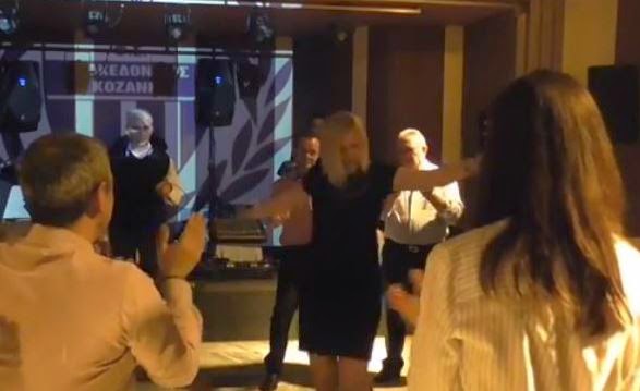 H ζεμπεκιά της Ραχήλ Μακρή στο χορό του Μακεδονικού Κοζάνης [video] - Φωτογραφία 1