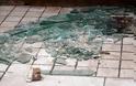 Πάτρα: 'Εσπασαν τη τζαμαρία του Ταχυδρομείου με πέτρες