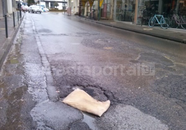 Τρίπολη: Οι εικόνες ντροπής από το κέντρο της πόλης που κάνουν τον γύρο του διαδικτύου! - Φωτογραφία 3