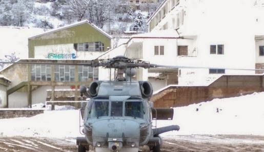 Ελικόπτερο Super Puma πάει στα Άγραφα για τους αποκλεισμένους κατοίκους [video + photos] - Φωτογραφία 1
