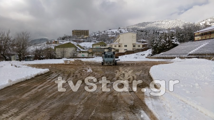 Ελικόπτερο Super Puma πάει στα Άγραφα για τους αποκλεισμένους κατοίκους [video + photos] - Φωτογραφία 3