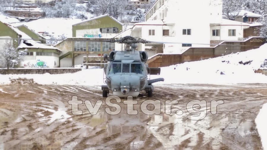 Ελικόπτερο Super Puma πάει στα Άγραφα για τους αποκλεισμένους κατοίκους [video + photos] - Φωτογραφία 4