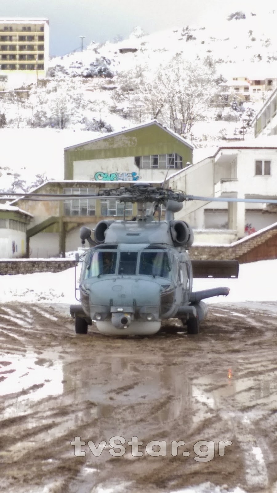 Ελικόπτερο Super Puma πάει στα Άγραφα για τους αποκλεισμένους κατοίκους [video + photos] - Φωτογραφία 6