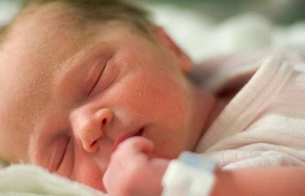 Βρετανία: Νόμιμη η γέννηση παιδιών με τρεις γονείς - Φωτογραφία 1