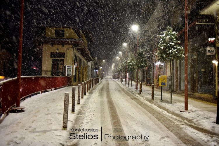 Δείτε υπέροχες φωτογραφίες από το χιονισμένο Καρπενήσι - Φωτογραφία 15