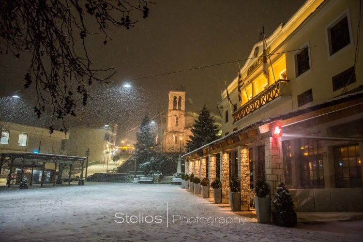 Δείτε υπέροχες φωτογραφίες από το χιονισμένο Καρπενήσι - Φωτογραφία 17