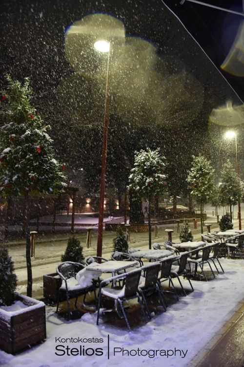 Δείτε υπέροχες φωτογραφίες από το χιονισμένο Καρπενήσι - Φωτογραφία 18