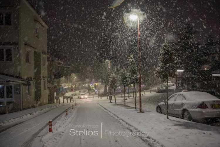 Δείτε υπέροχες φωτογραφίες από το χιονισμένο Καρπενήσι - Φωτογραφία 21