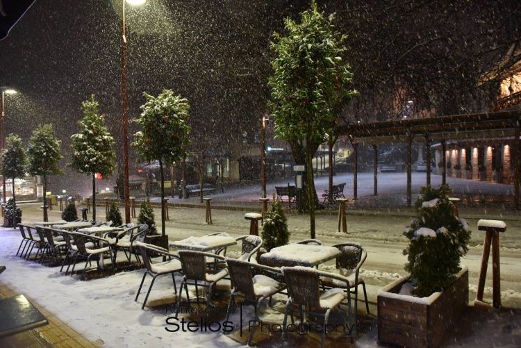 Δείτε υπέροχες φωτογραφίες από το χιονισμένο Καρπενήσι - Φωτογραφία 22