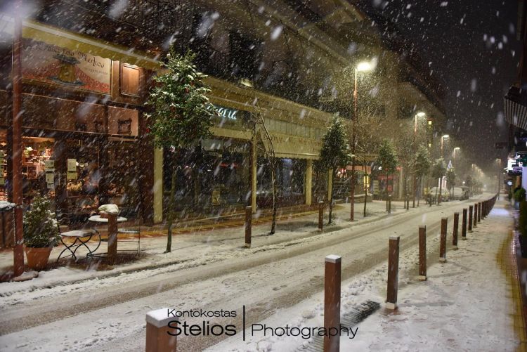 Δείτε υπέροχες φωτογραφίες από το χιονισμένο Καρπενήσι - Φωτογραφία 23