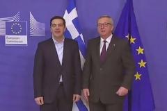 ΑΠΙΣΤΕΥΤΟ! Δείτε πως υποδέχτηκε ο Γιούνκερ τον Αλέξη Τσίπρα...Τι σημαίνει όλο αυτό; [photos]
