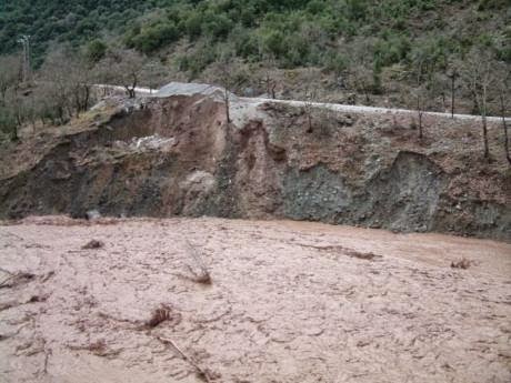 Ναυπακτία: Άνοιξε η γη στην κοινότητα Κλεπά - 22 σπίτια έπληξαν οι κατολισθήσεις - Δείτε φωτο - Φωτογραφία 4