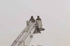 Τι συμβαίνει όταν σβήνεται μια φωτιά σε πολικές θερμοκρασίες; [photos]