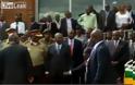 Πως έπεσε ο πρόεδρος της Ζιμπάμπουε... [video]