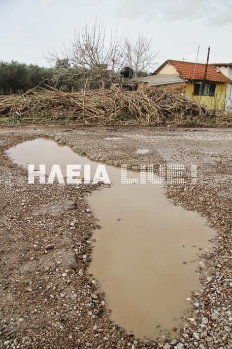 Διαλυμένη η συνδετήρια οδός των Ε.Ο. Πύργου–Τριπόλεως και Πύργου-Κυπαρισσίας - Δείτε φωτο - Φωτογραφία 4