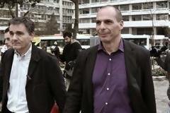 ΑΠΟΘΕΩΘΗΚΕ ο Γιάνης Βαρουφάκης στο Σύνταγμα - «Πάρτους τα ΣΩΒΡΑΚΑ», του φώναζαν [photos]