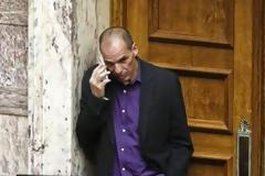 ΑΠΟΚΑΛΥΨΗ: Δείτε σε ποιον ΤΗΛΕΦΩΝΗΣΕ ο Βαρουφάκης μέσα από τη Βουλή [photos]