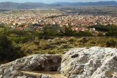 Το «κάθισμα του Κολοκοτρώνη» … αγναντεύει τη σημερινή Τρίπολη!