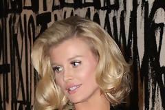 ΕΓΚΕΦΑΛΙΚΑ μοίρασε η Joanna Krupa - ΦΟΡΕΣΕ ντεκολτέ που φτάνει έως τον αφαλό [photos]