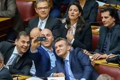 Η selfie των βουλευτών του Ποταμιού έβαλε φωτιά στο διαδίκτυο