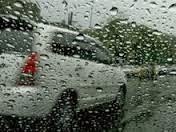 Πάτρα: Τα σταθμευμένα οχήματα στα Ψηλαλώνια έγιναν... βάρκες - Η βροχή μετέτρεψε σε χείμαρρο τους δρόμους - Δείτε φωτο - Φωτογραφία 1