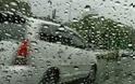 Πάτρα: Τα σταθμευμένα οχήματα στα Ψηλαλώνια έγιναν... βάρκες - Η βροχή μετέτρεψε σε χείμαρρο τους δρόμους - Δείτε φωτο