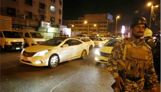 Βαγδάτη: Την άρση απαγόρευσης της νυχτερινής κυκλοφορίας γιόρτασαν οι κάτοικοι - Φωτογραφία 1