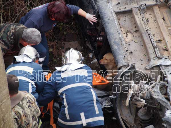 Πρέβεζα: Τρελή πορεία Ι.Χ. - Εξετράπη και ανετράπη στα Φλάμπουρα - Καρέ καρέ οι προσπάθειες διάσωσης - Φωτογραφία 14