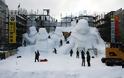 Ο ιαπωνικός στρατός χρησιμοποιεί 3.500 τόνους χιόνι και φτιάχνει το πιο τεράστιο γλυπτό χιονιού με θέμα τον πόλεμο των άστρων! - Φωτογραφία 3
