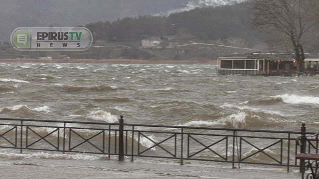 Ιωάννινα: Μετά το χιόνι... ήρθαν οι θυελλώδεις άνεμοι! [video + photo] - Φωτογραφία 2