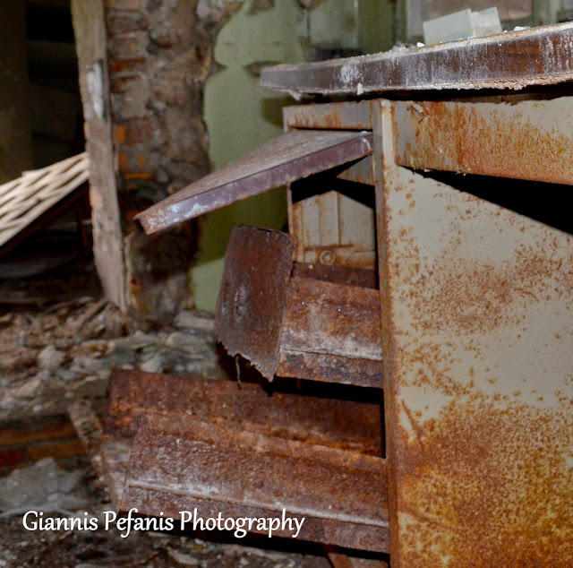 Φωτογραφικό ρεπορτάζ στη Θρυλική Βιομηχανία της Δραπετσώνας - Η εγκατάλειψη [video + photos] - Φωτογραφία 46