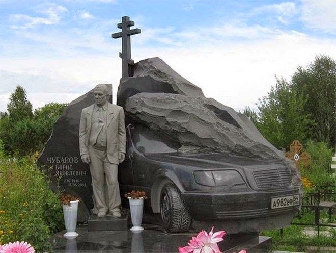 ΑΠΙΣΤΕΥΤΟ: Αντί για τάφους φτιάχνουν... παλάτια για τα νεκρά μέλη της ρωσικής μαφίας [photos] - Φωτογραφία 1