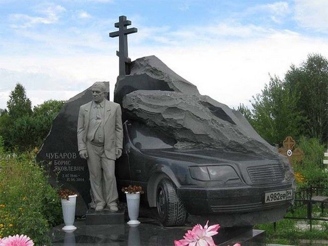 ΑΠΙΣΤΕΥΤΟ: Αντί για τάφους φτιάχνουν... παλάτια για τα νεκρά μέλη της ρωσικής μαφίας [photos] - Φωτογραφία 18
