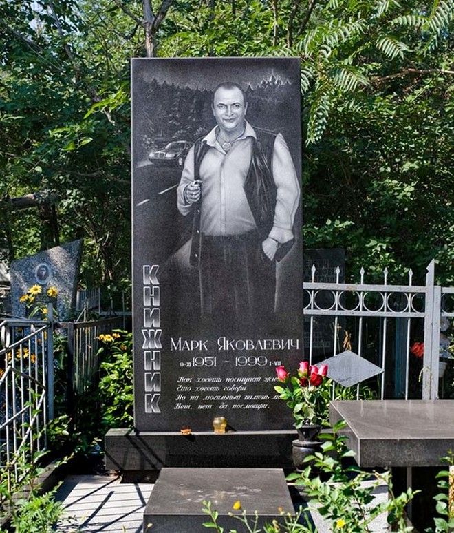 ΑΠΙΣΤΕΥΤΟ: Αντί για τάφους φτιάχνουν... παλάτια για τα νεκρά μέλη της ρωσικής μαφίας [photos] - Φωτογραφία 3