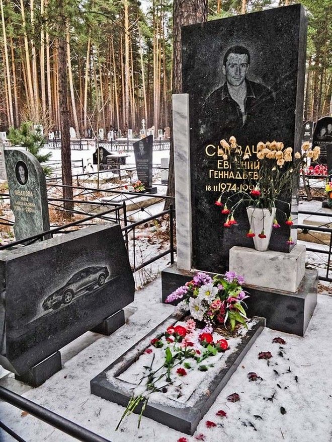 ΑΠΙΣΤΕΥΤΟ: Αντί για τάφους φτιάχνουν... παλάτια για τα νεκρά μέλη της ρωσικής μαφίας [photos] - Φωτογραφία 5