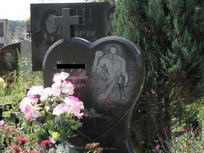 ΑΠΙΣΤΕΥΤΟ: Αντί για τάφους φτιάχνουν... παλάτια για τα νεκρά μέλη της ρωσικής μαφίας [photos] - Φωτογραφία 7