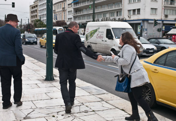 Λιτός βίος με κουλούρι για τον Γιάνη Βαρουφάκη...Οι φωτογραφίες που κάνουν τον γύρο του διαδικτύου! [photos] - Φωτογραφία 4