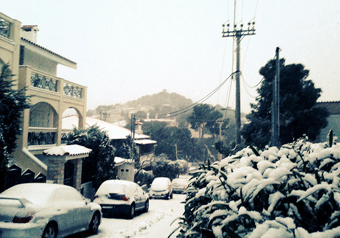 ΤΩΡΑ: Χιονίζει ασταμάτητα στην Αθήνα...Τα πάντα στα λευκά! [photos] - Φωτογραφία 2